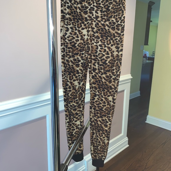 Leopard Print Joggers 🐆 - Picture 3 of 4